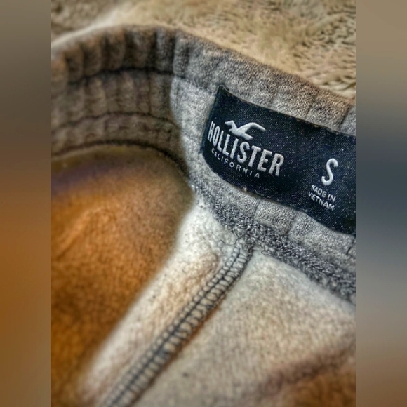 Hollister sweatpants! - Picture 2 of 4